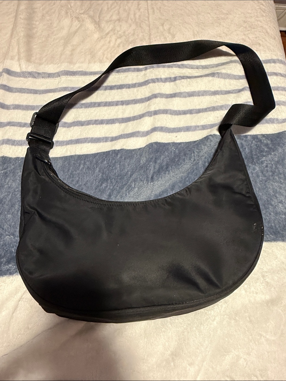 Women’s Aritzia crossbody bad